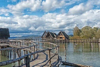 stilt-houses-1405125_640 (1) (1)